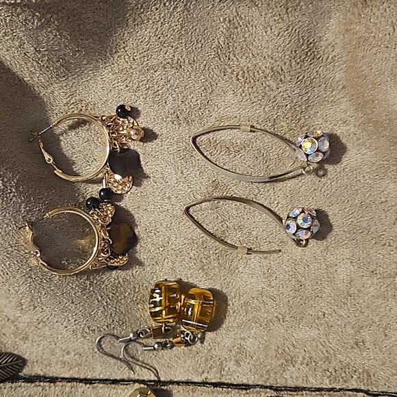 Earrings - Picture 5 of 5